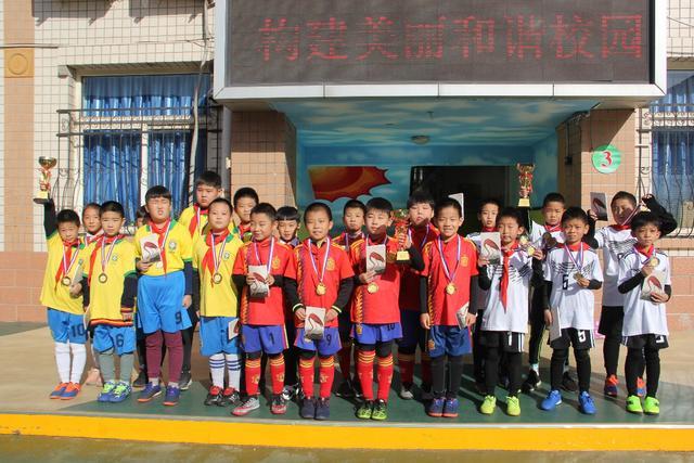 库里与勇士续约2年1.16亿美元，价值与风险并存